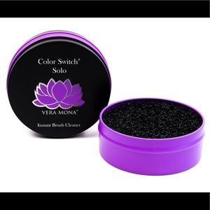 NIB Vera Mona Brush Cleaner